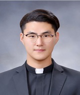 이동진 사도요한 신부님 (작은사진).jpg